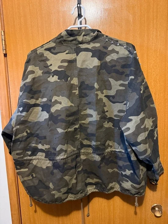 H&M Men's Olive & Black Camo Field Jacket with Stud Accents - Picture 6 of 6